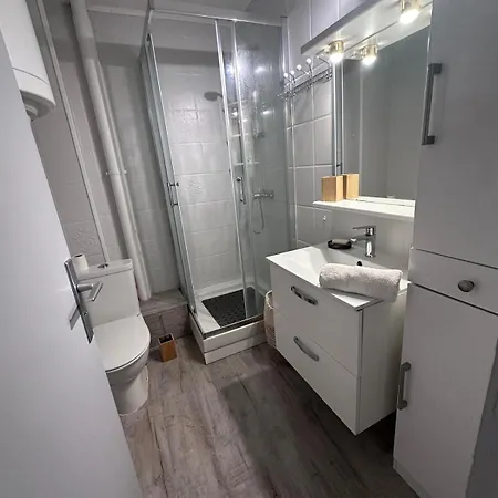 Spacious - Av De La Mediterranee - Air Conditioning - Wifi- Parking Apartment